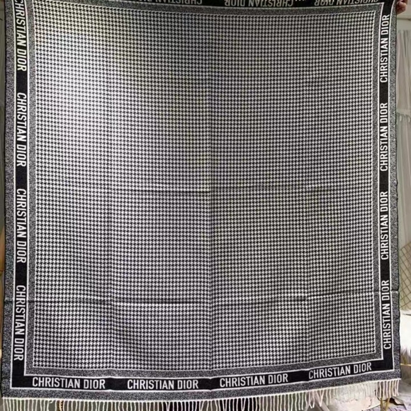 30 MONTAIGNE PONCHO Black and White Cashmere and Silk - Picture 5 of 7